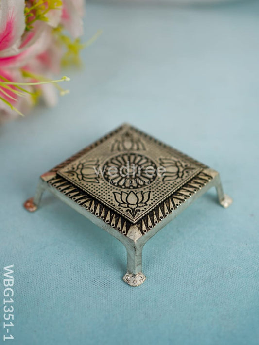 White Metal Manai - Oxidised Finish (4 x 4) - WBG1351