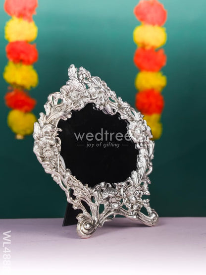White Metal Oval Photo Frame - WL4888