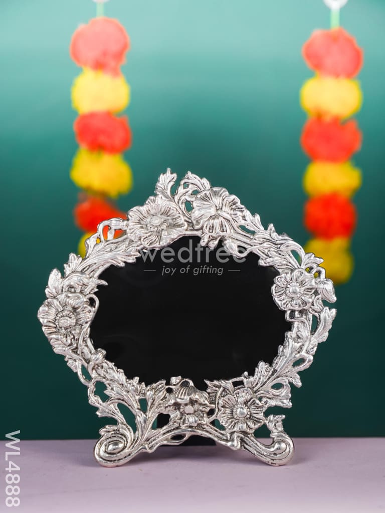 White Metal Oval Photo Frame - WL4888