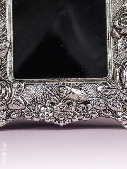 White Metal Square Photo Frame - WL4887